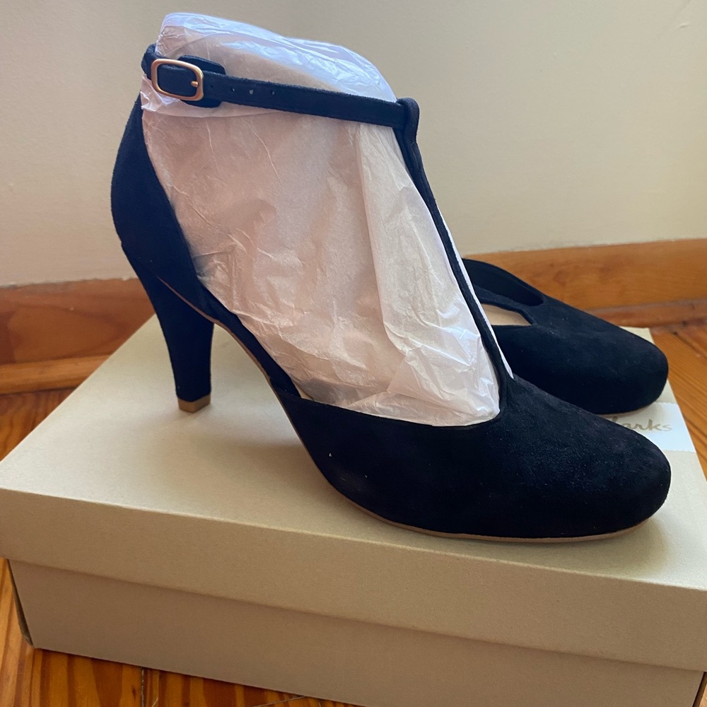 NWT Clarks Dalia Tulip Black Suede Heel Size 9.5 - Picture 5 of 7
